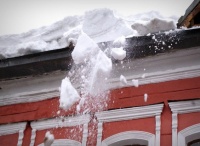 МЧС: сход снега с крыш и падение сосулек - сезонные риски, которые можно и нужно предупреждать